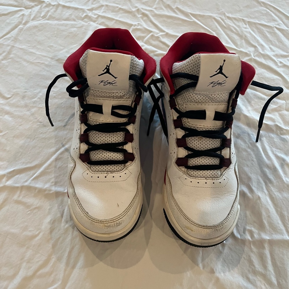 Boys Jordan Flight shoes. Size 6